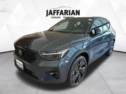 2026 Volvo XC40 B5 Ultra Black Edition