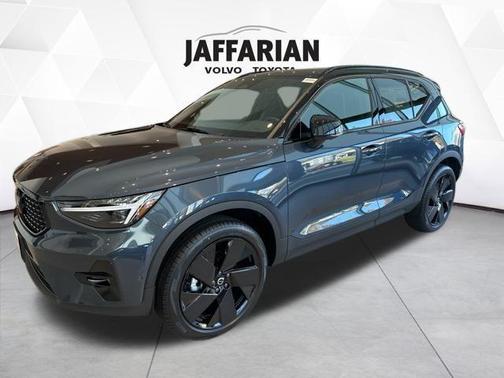 2026 Volvo XC40 B5 Ultra Black Edition