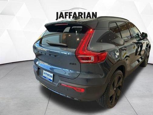 2026 Volvo XC40 B5 Ultra Black Edition