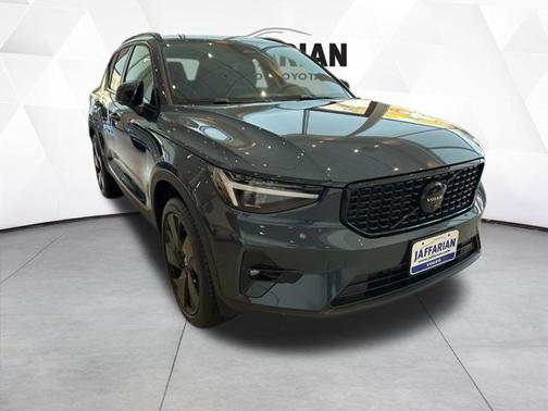 2026 Volvo XC40 B5 Ultra Black Edition