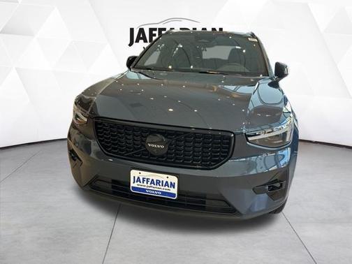 2026 Volvo XC40 B5 Ultra Black Edition