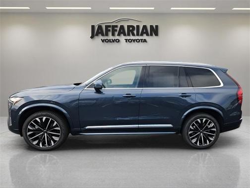 2025 Volvo XC90 B5 Plus