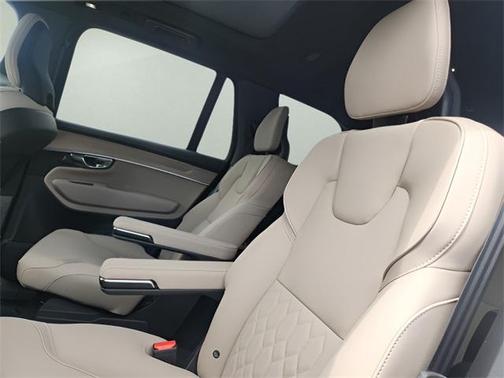 2025 Volvo XC90 B5 Plus