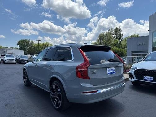 2024 Volvo XC90 B6 Ultimate Bright Theme 7-Seater