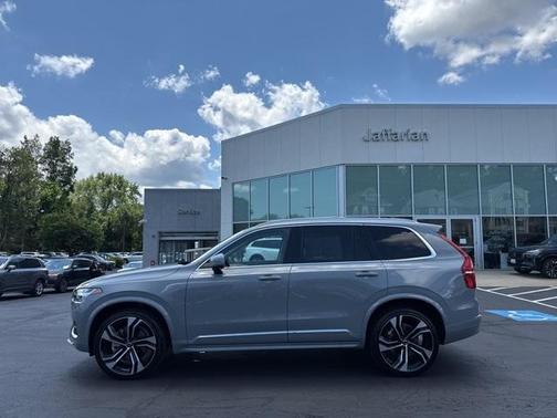 2024 Volvo XC90 B6 Ultimate Bright Theme 7-Seater