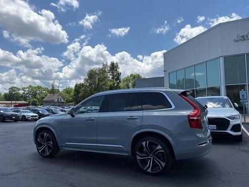 2024 Volvo XC90 B6 Ultimate Bright Theme 7-Seater