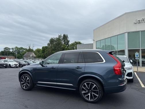 2024 Volvo XC90 B5 Plus Bright Theme