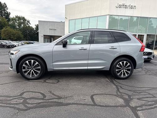 Vapour Grey 2024 Volvo XC60 Core