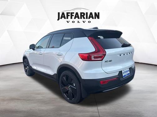 Crystal White 2026 Volvo XC40 B5 Ultra Black Edition