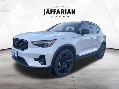 Crystal White 2026 Volvo XC40 B5 Ultra Black Edition