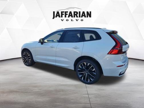 Crystal White 2026 Volvo XC60 B5 Ultra