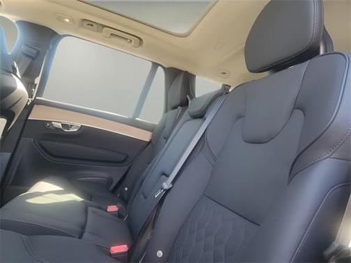2025 Volvo XC90 B6 Plus 7-Seater