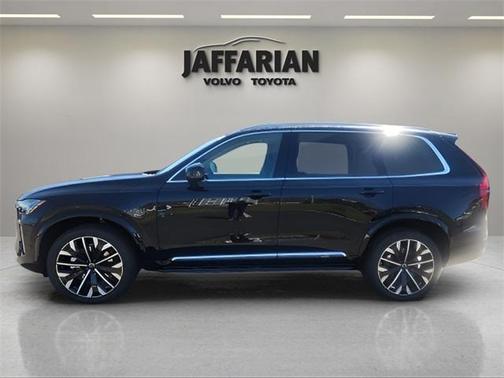 2025 Volvo XC90 B6 Plus 7-Seater