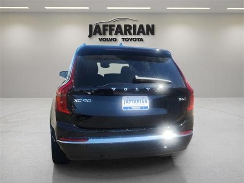 2025 Volvo XC90 B6 Plus 7-Seater