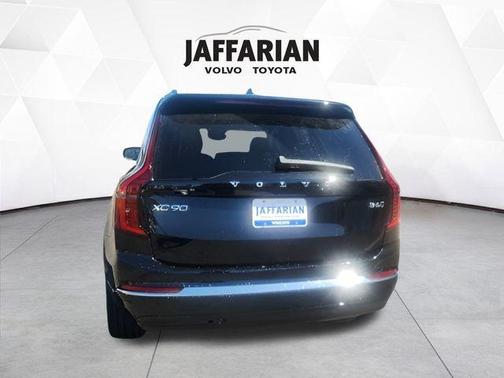 2025 Volvo XC90 B6 Plus 7-Seater