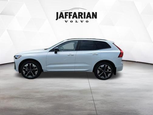Crystal White Metallic 2026 Volvo XC60 B5 Plus