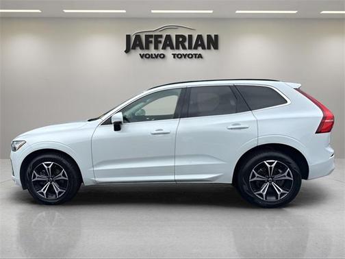 2022 Volvo XC60 B5 Momentum