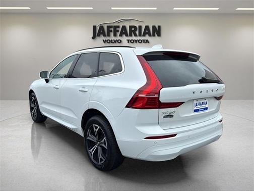 2022 Volvo XC60 B5 Momentum