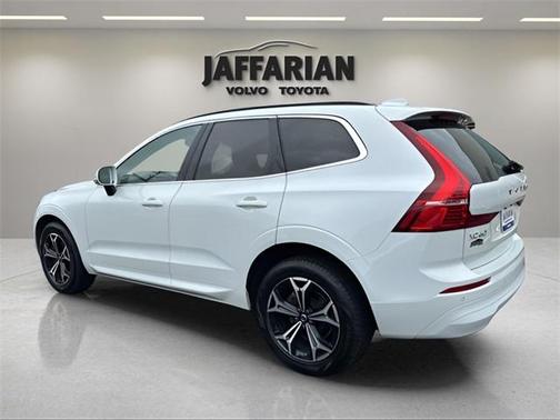 2022 Volvo XC60 B5 Momentum