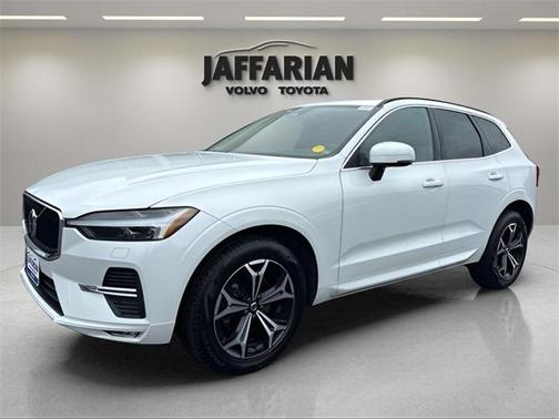 2022 Volvo XC60 B5 Momentum