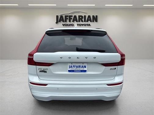 2022 Volvo XC60 B5 Momentum
