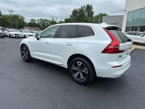 2022 Volvo XC60 B5 Momentum