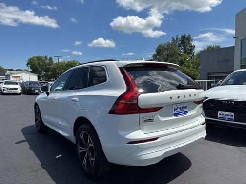 2022 Volvo XC60 B5 Momentum