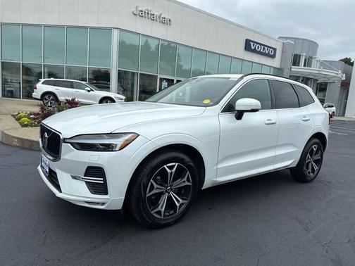 2022 Volvo XC60 B5 Momentum