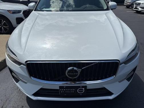 2022 Volvo XC60 B5 Momentum