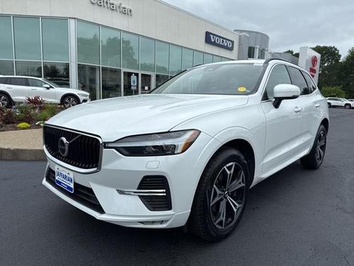 2022 Volvo XC60 B5 Momentum