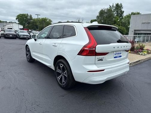2022 Volvo XC60 B5 Momentum