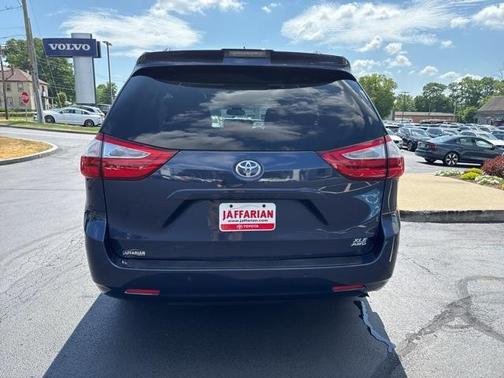 2018 Toyota Sienna XLE