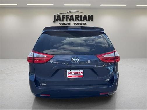 2018 Toyota Sienna XLE