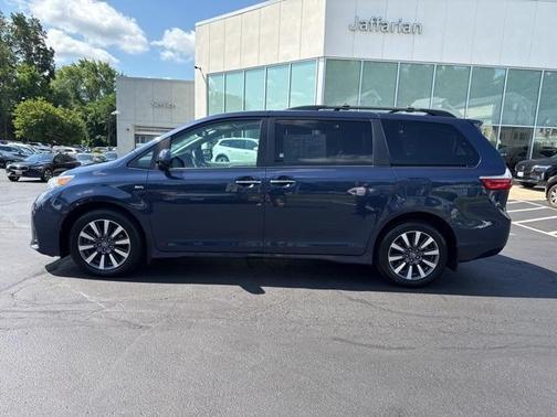 2018 Toyota Sienna XLE