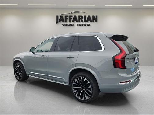 2025 Volvo XC90 B6 Plus 7-Seater