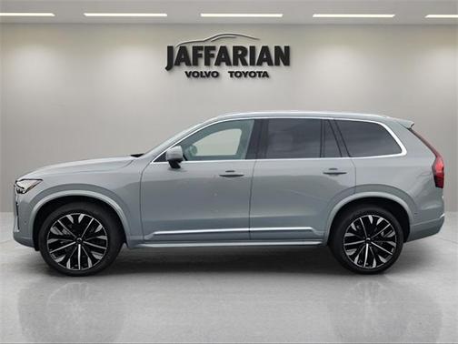 2025 Volvo XC90 B6 Plus 7-Seater