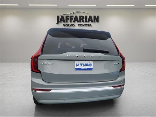 2025 Volvo XC90 B6 Plus 7-Seater