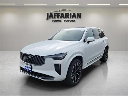 2025 Volvo XC90 B5 Core