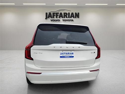 2025 Volvo XC90 B5 Core
