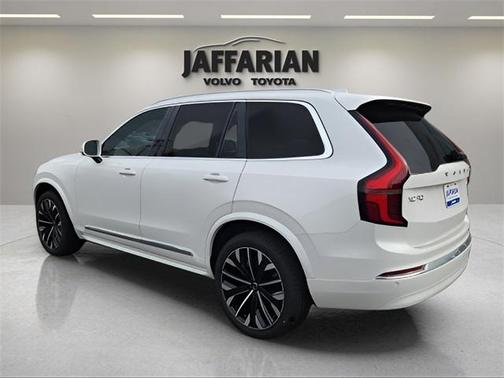 2025 Volvo XC90 B5 Core