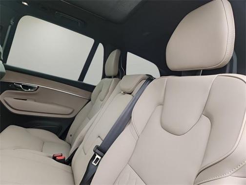 2025 Volvo XC90 B5 Core