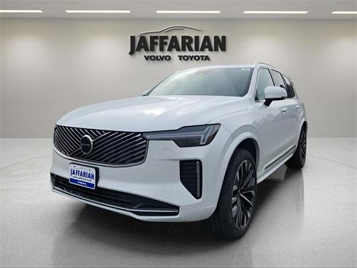 2025 Volvo XC90 B5 Core