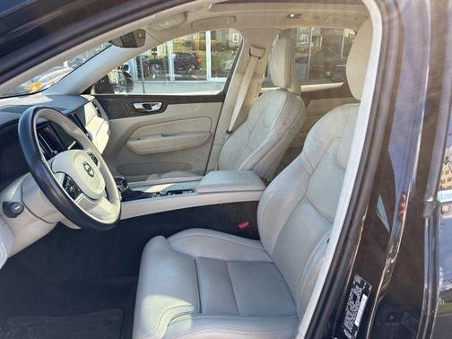 2021 Volvo XC60 T6 Inscription
