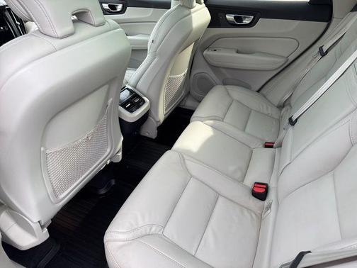 2021 Volvo XC60 T6 Inscription