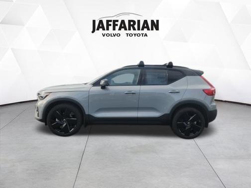 2026 Volvo XC40 B5 Ultra Black Edition