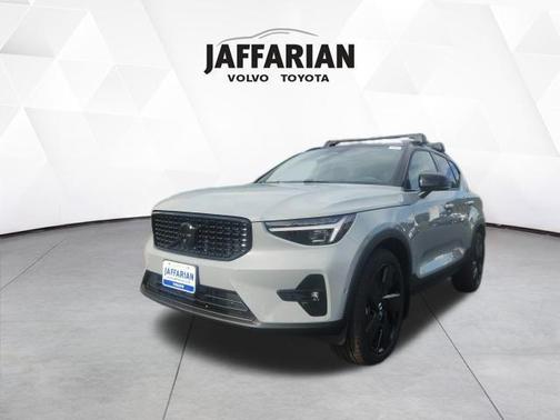 2026 Volvo XC40 B5 Ultra Black Edition