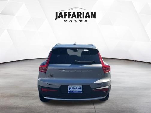 2025 Volvo XC40 B5 Plus Bright Theme