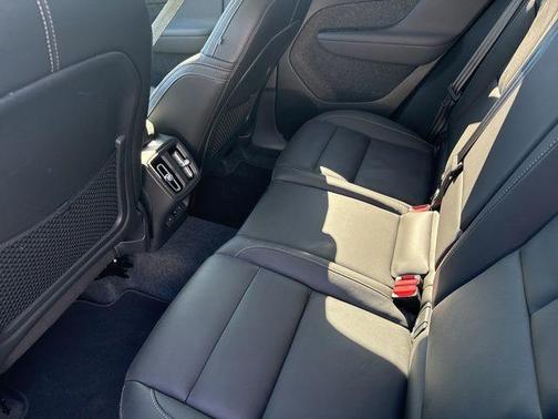 2025 Volvo XC40 B5 Plus Bright Theme