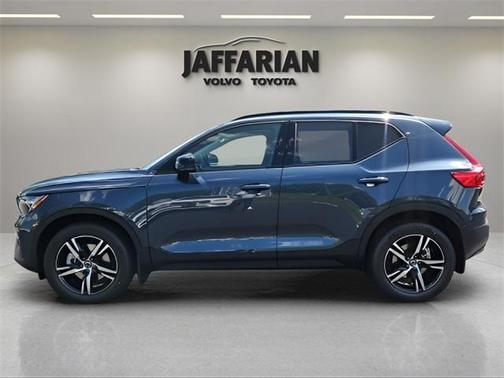 2026 Volvo XC40