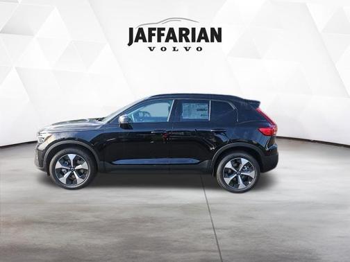 Onyx Black 2026 Volvo XC40 Plus, B5 AWD Gas (mild hybrid), Dark